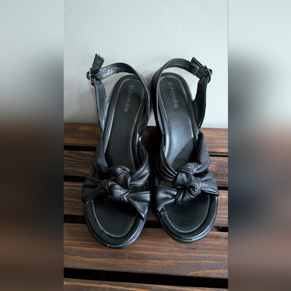Black Wedge
